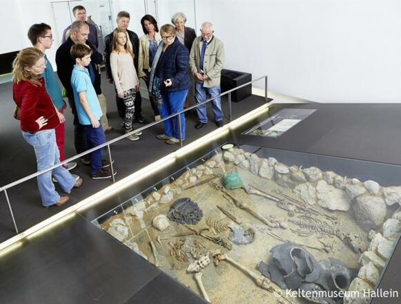 Nachgestelltes Keltengrab