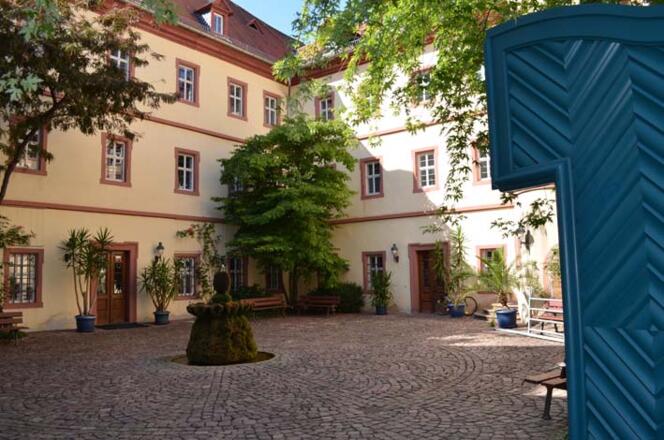 Blick in den Innenhof von Kloster Triefenstein