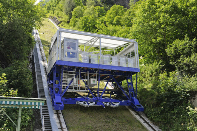 Lärchwand Schrägaufzug