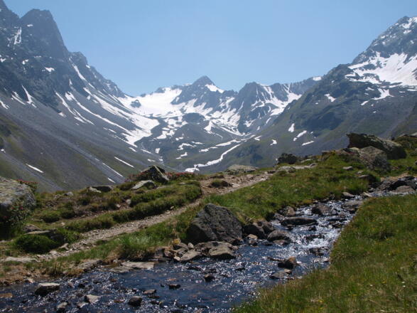 Abstieg, Blick zurück zum Längentalferner mit Bachfallenkopf