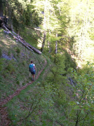 schmaler exponierter Pfad