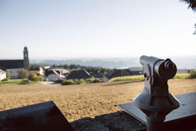 Aussichtsplattform \&quot;Panoramablick\&quot; mit neuem Münzfernrohr