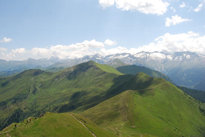 Blick auf den Bergkamm - Throneck-Kreuzkogel-Flugkopf