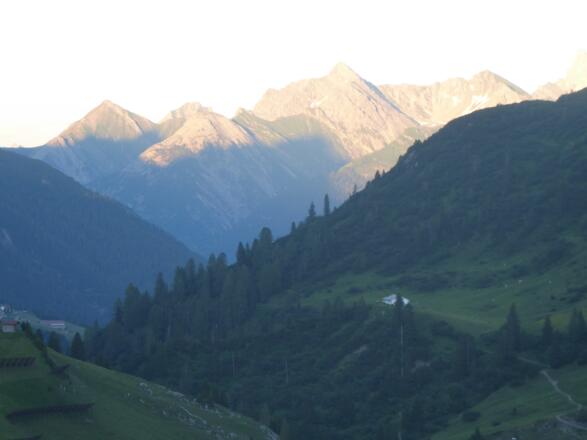 Blick vom Hotel Adler auf die Lechtaler Alpen