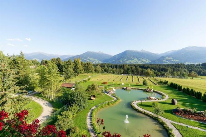 Schwimmteich mit Aussicht im Speckbacherhof