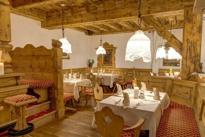 Stube im Alpenhotel Speckbacherhof in Gnadenwald