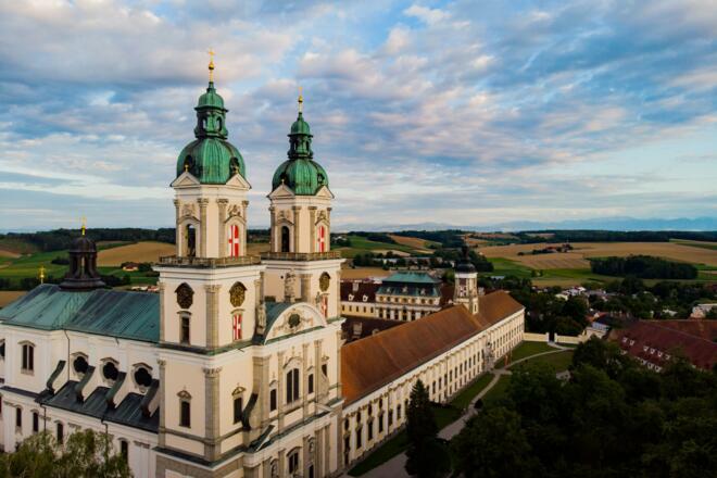 StiftStFlorian_Luftaufnahme-Sommer%c2%a9Werner-Kerschbaummayr