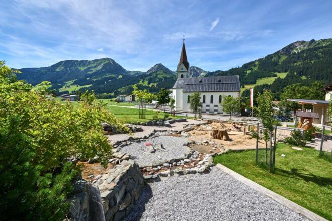 Naturspielplatz \&quot;Plitsch&amp;Platsch\&quot; in Schattwald