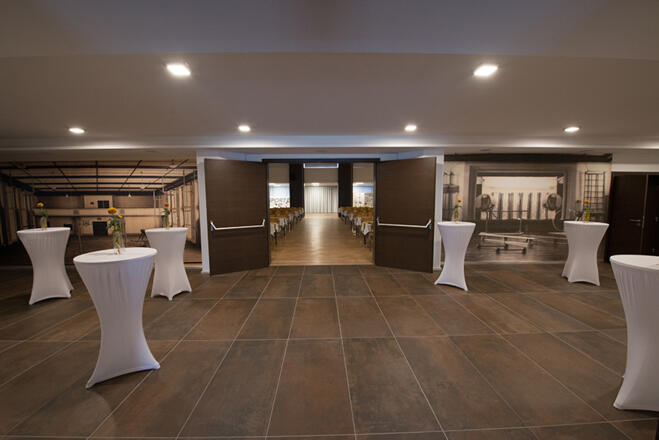 Die Turnhalle - Blick vom Foyer in den Saal
