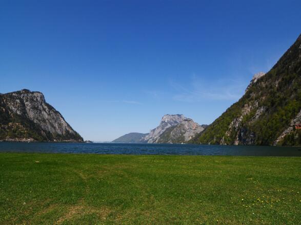 Blick auf den Traunsee und Traunstein