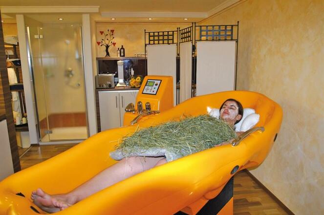 Heupackung in der Schwebewanne