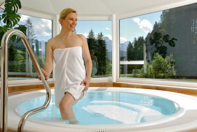 Whirlpool mit Bergblick