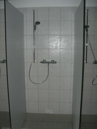 g. Waschraum Dusche