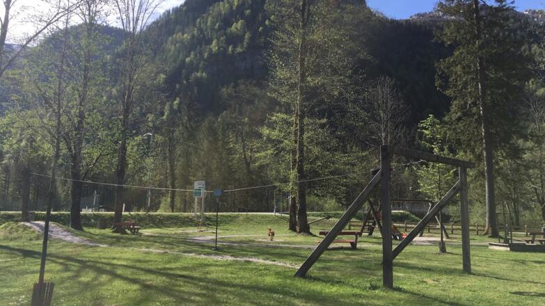 Seilbahn am Kinderspielplatz Traunauen in Obertraun
