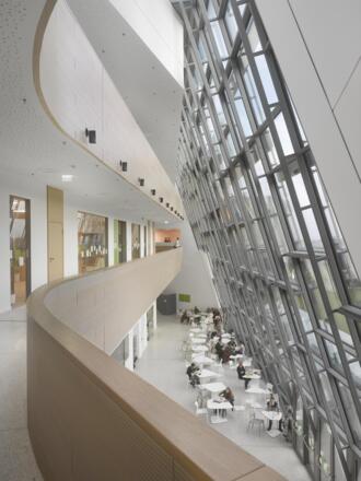 Bistro im Foyer der Bruckneruniversität