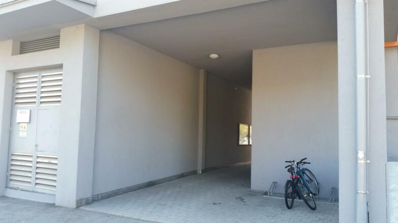 Durchgang von der Gemeinderückseite