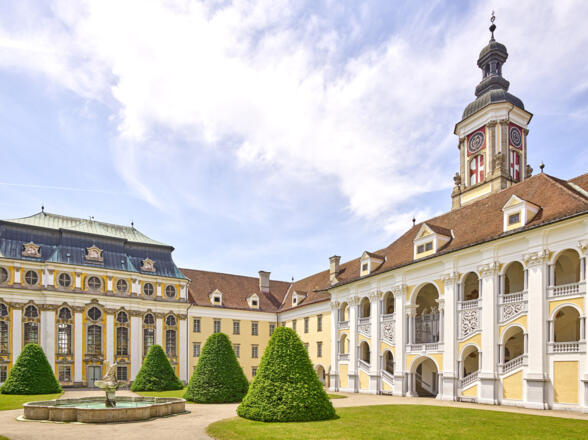 StiftStFlorian_Stiftshof%c2%a9Pedagrafie