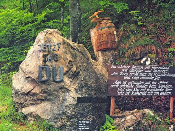 Der Du Stein auf ca. 1.000m Höhe