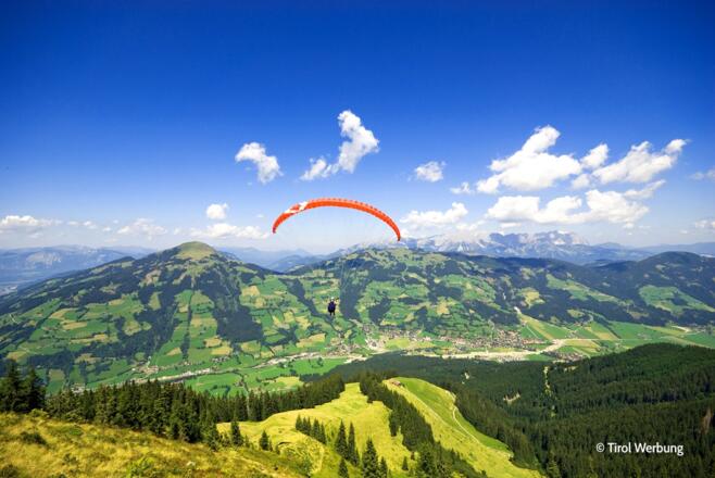 Paragleiten über das Brixnetal