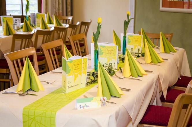 gedeckter Tisch Erstkommunin