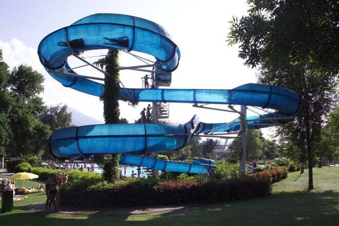 Rutsche Schwimmbad  Hall