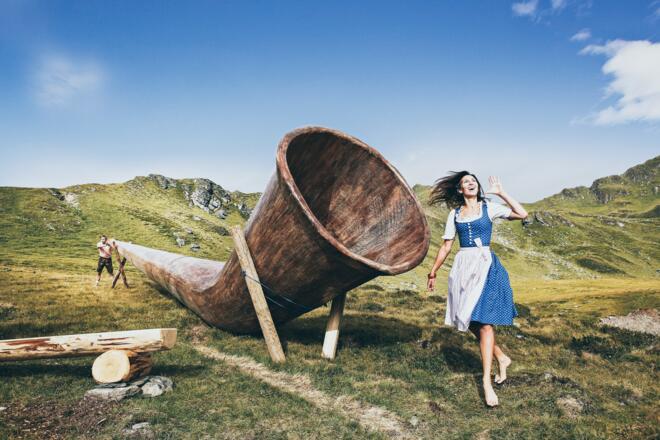 Riesen Alphorn am Jodelwanderweg