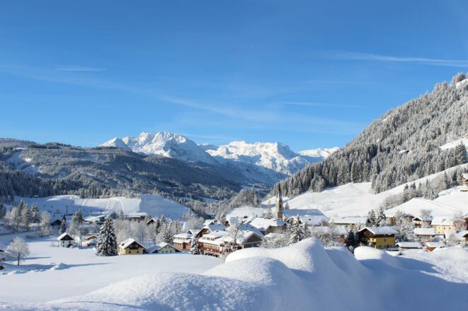 Hotel Kerschbaumer und  Skipiste Dachstein west