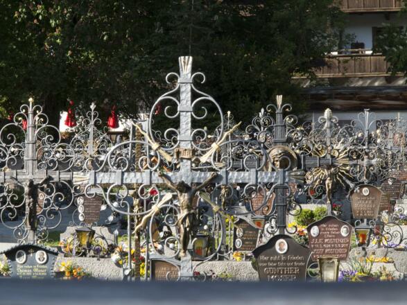 Sehenswerter Friedhof der Pfarrkirche St. Oswald