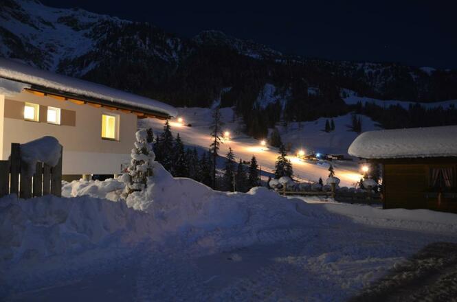 ferienwohnung-tennengebirge-nacht-blick-skilift2