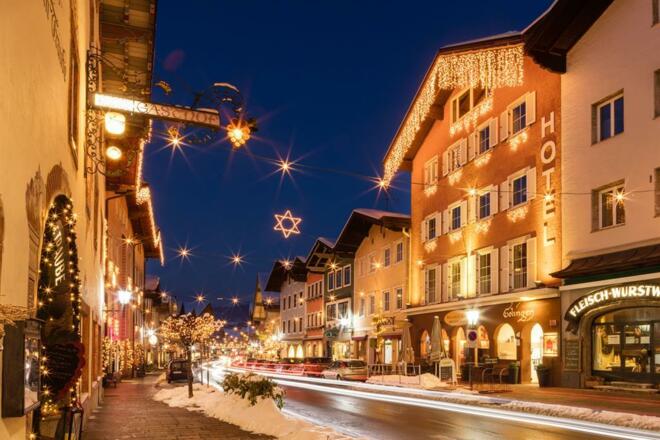 Gollinger Marktstraße im Advent