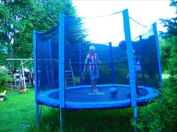 Trampolin im Garten