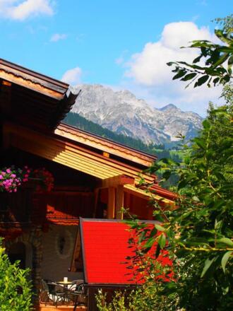 Blick aufs Tennengebirge vom Garten