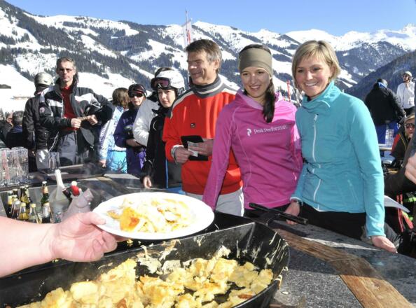 Böglalm Käsespätzel aus der Riesenpfanne