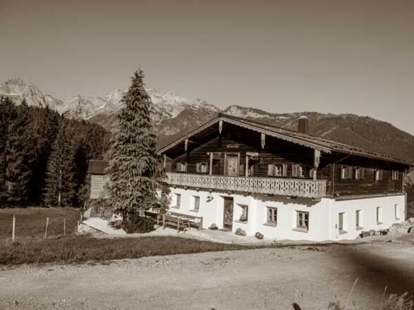 Hausansicht im Sommer