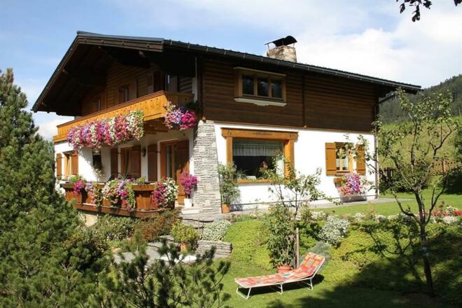 Haus Alpenrose Ansicht im Sommer