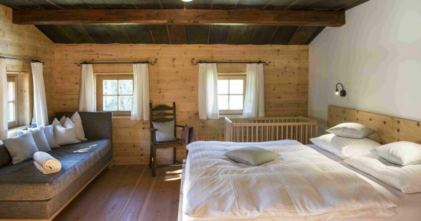 Besten Schlaf in Zirbenbett - Babys willkommen