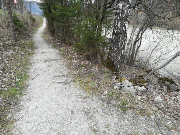 Weg vom Parkplatz zu Ein &amp; Ausstiegsstelle