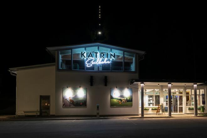 Die Talstation in der Nacht