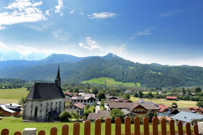 Blick auf die Filialkirche