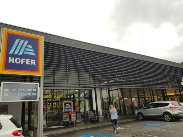 Hofer KG