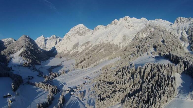 hoch über der Wildau mit Talschluß + Tennengebirge
