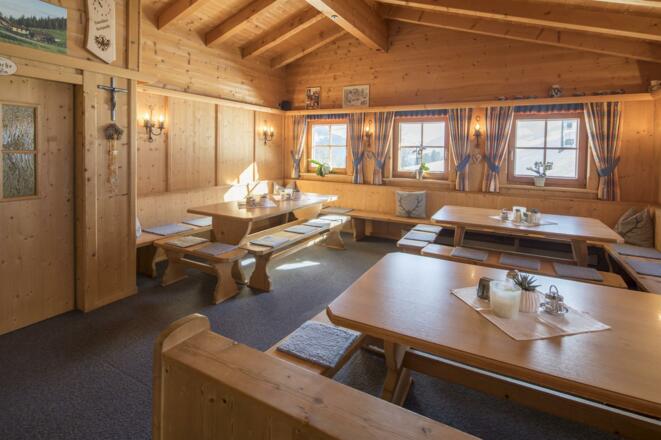 Innen Almstüberl Gschwendt