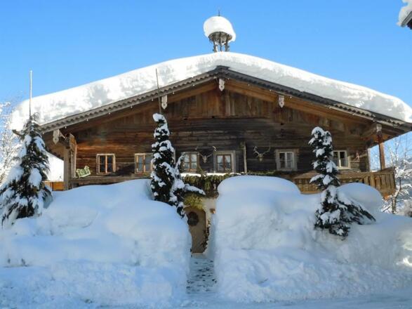 unser Erbhof Wildau im Lammertal tief verschneit