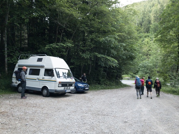 Parkmöglichkeit gleich nach Oberwössen am Beginn der Forststraße