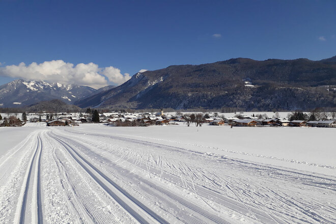 Blick vom Bichlfeld hinunter auf Schleching