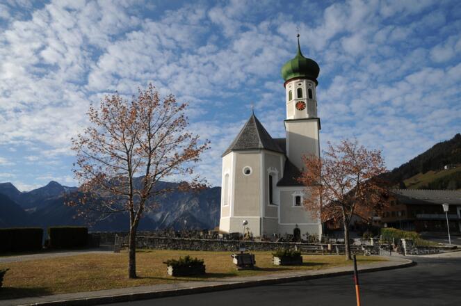 Pfarrkirche Heiliger Bartholomäus, mit Friedhof