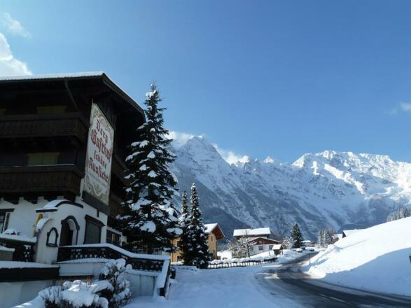 Winterbild Hausansicht