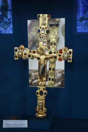 romanisches Vortragekreuz