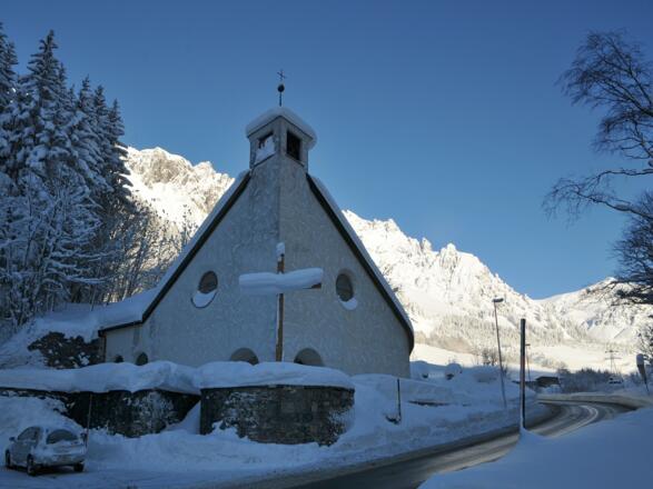 Langen am Arlberg, Expositurkirche Heilige Theresia vom Kinde Jesu