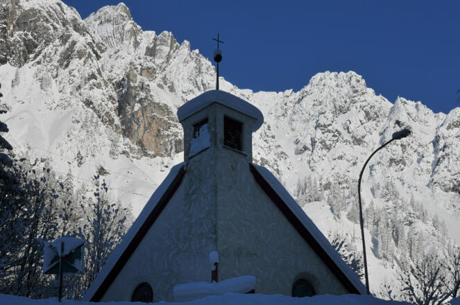 Langen am Arlberg, Expositurkirche Heilige Theresia vom Kinde Jesu